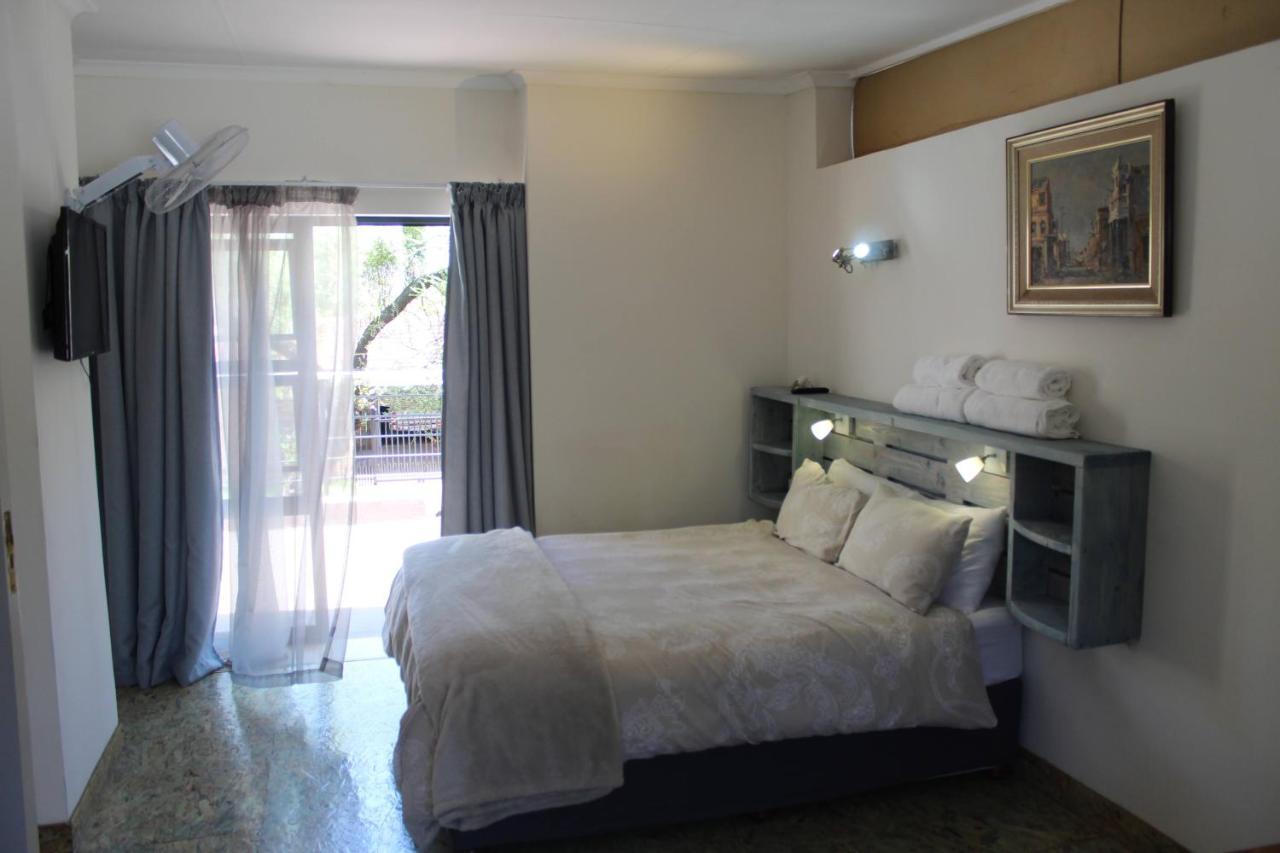 Home @ Harry'S Pretoria Exterior photo
