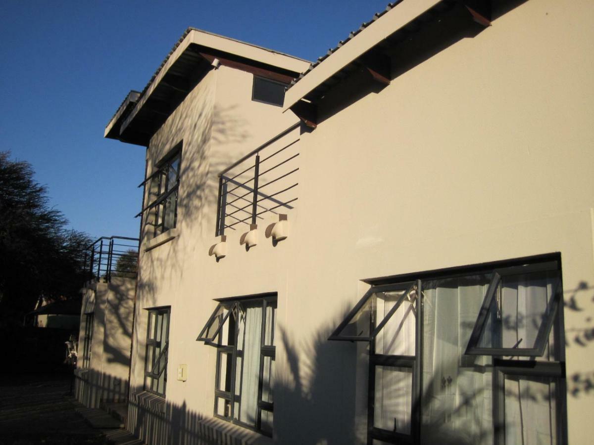 Home @ Harry'S Pretoria Exterior photo